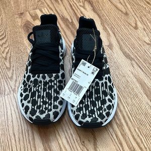 Adidas swift runs tan and black pattern size 6.5